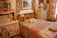 Vintage Chic: Decorating with Antique Finds