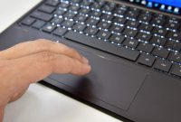 How to use laptop touchpad gestures for navigation